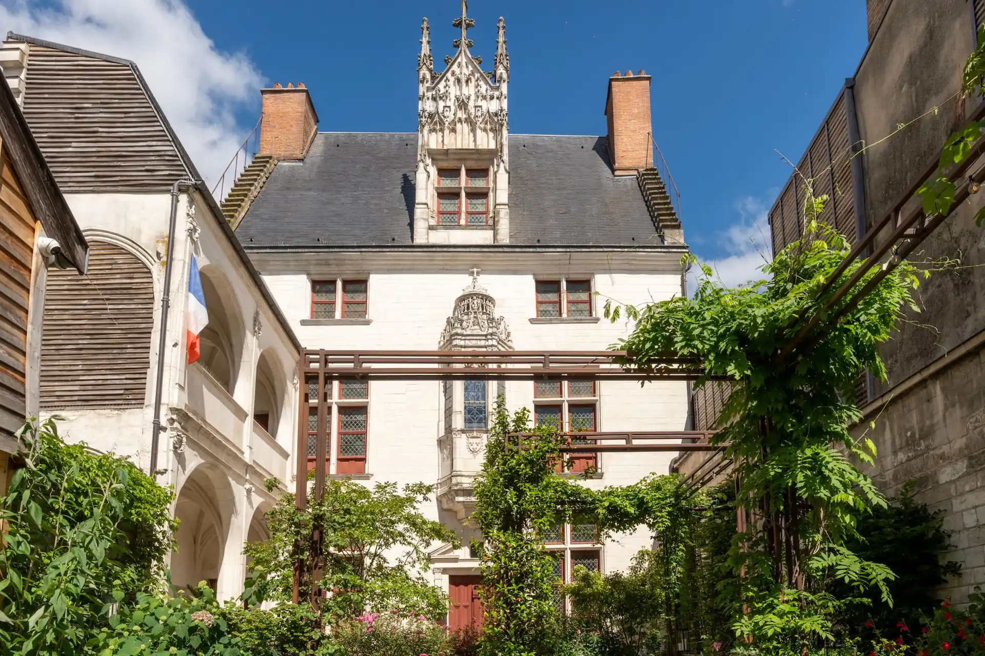 Privatisation du Juvenal entier à Troyes : bar, jardin et deux terrasses pour événements privés